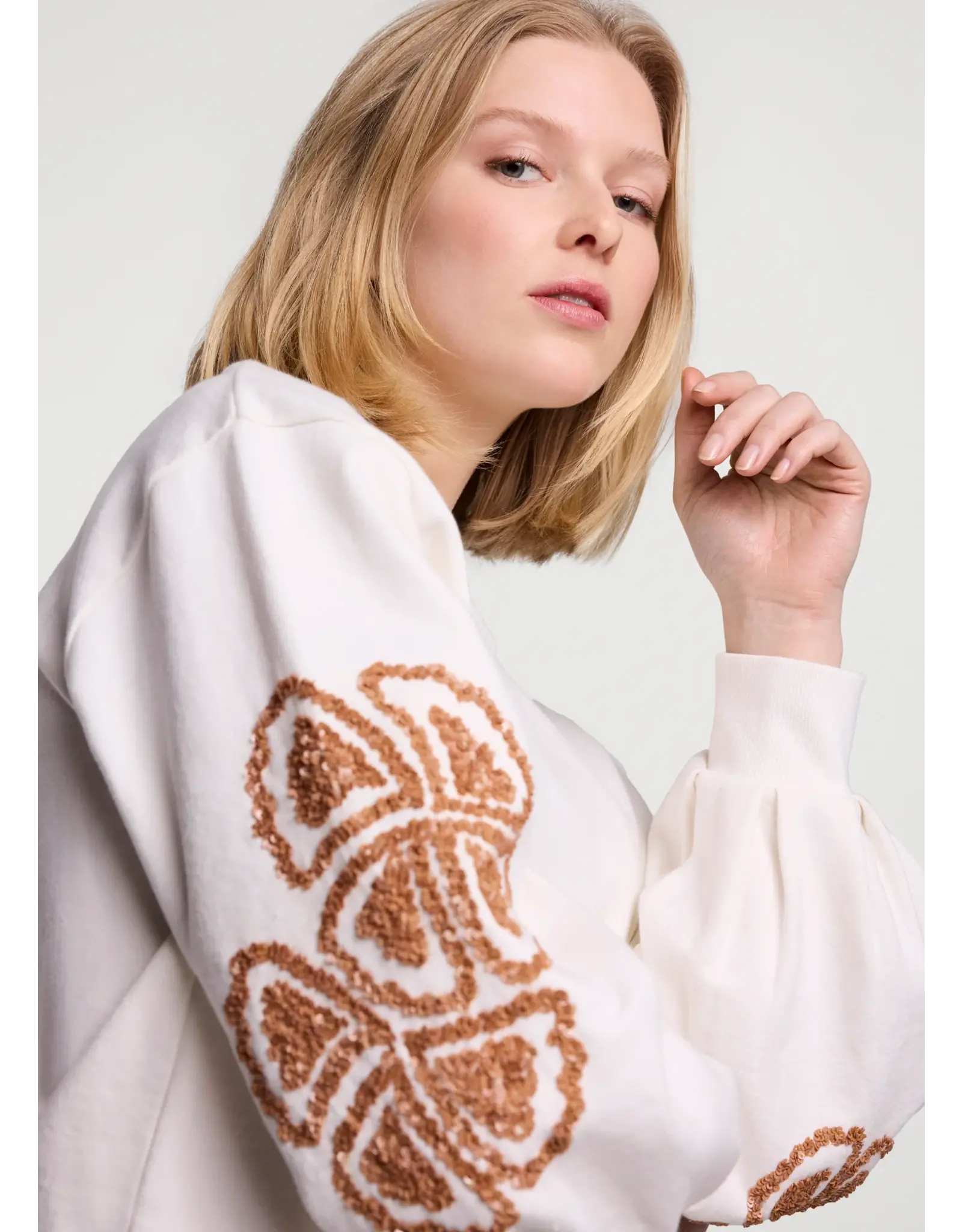 Summum Sweat Embroidery