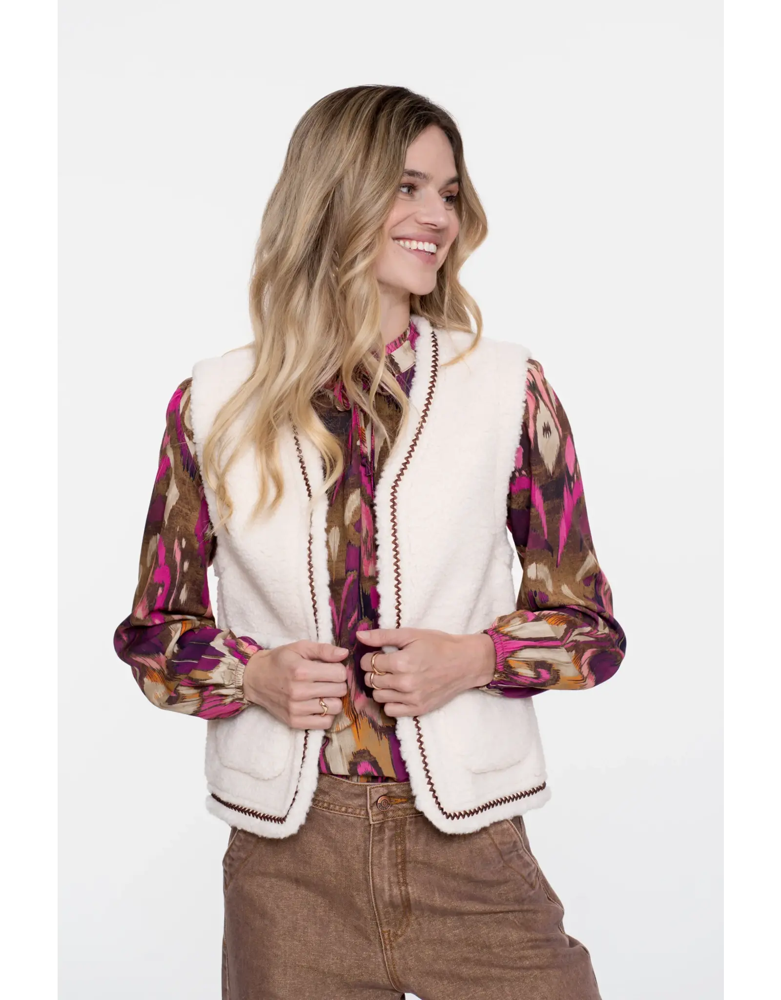 Geisha Gilet Teddy Embroidery - Off-White/Tape Dark Brown Zigzag