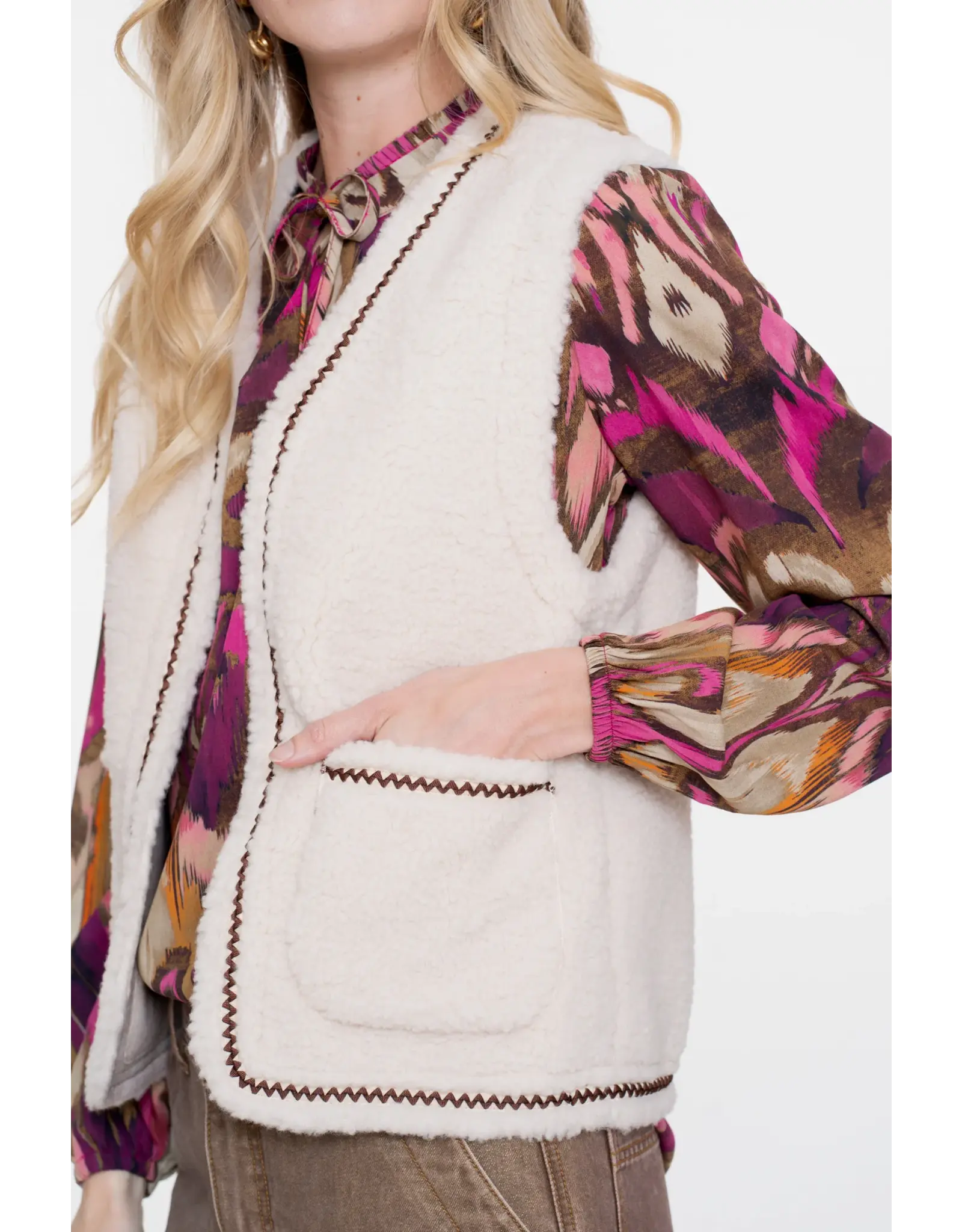 Geisha Gilet Teddy Embroidery - Off-White/Tape Dark Brown Zigzag