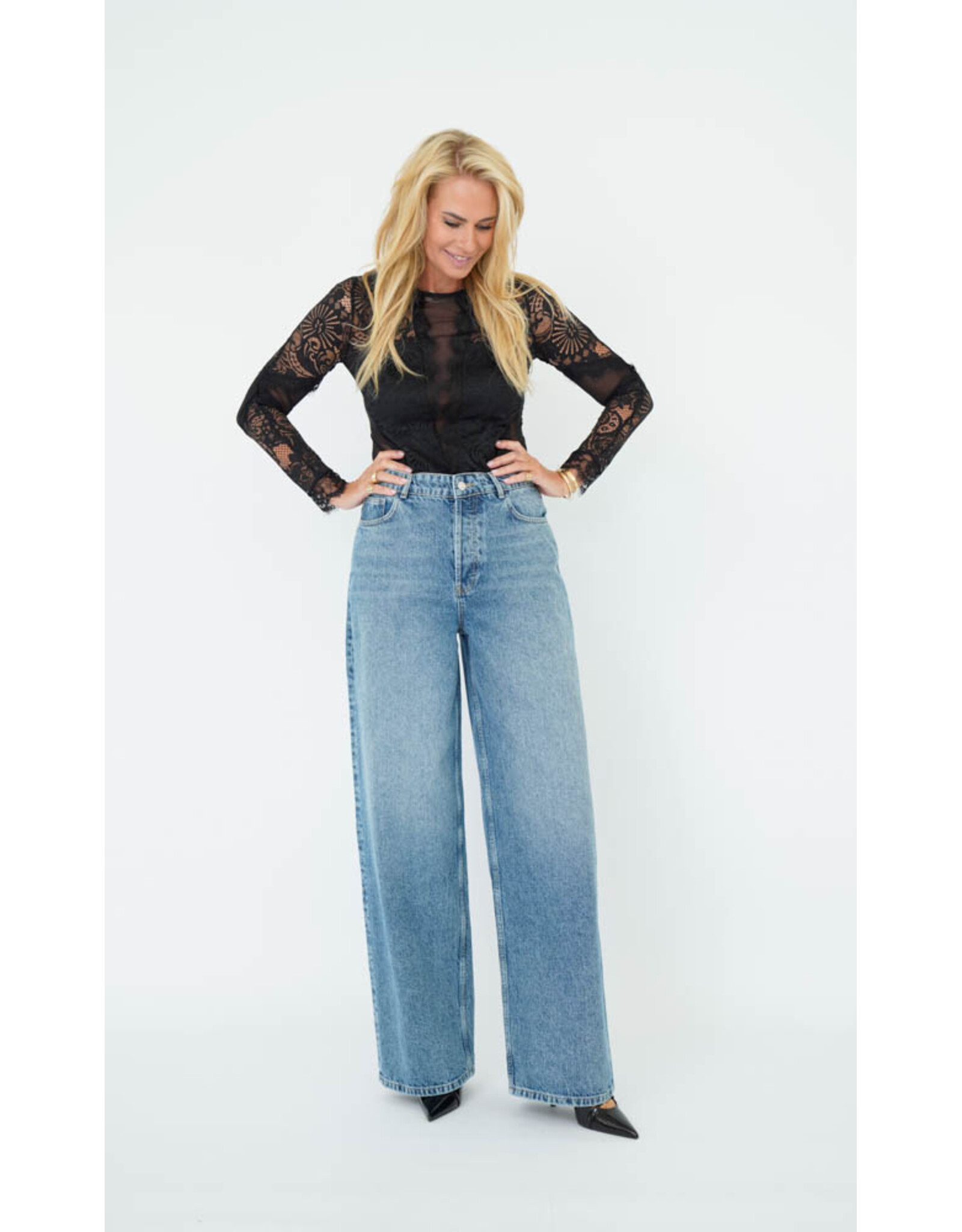 Est Seven Kalila Body - Black