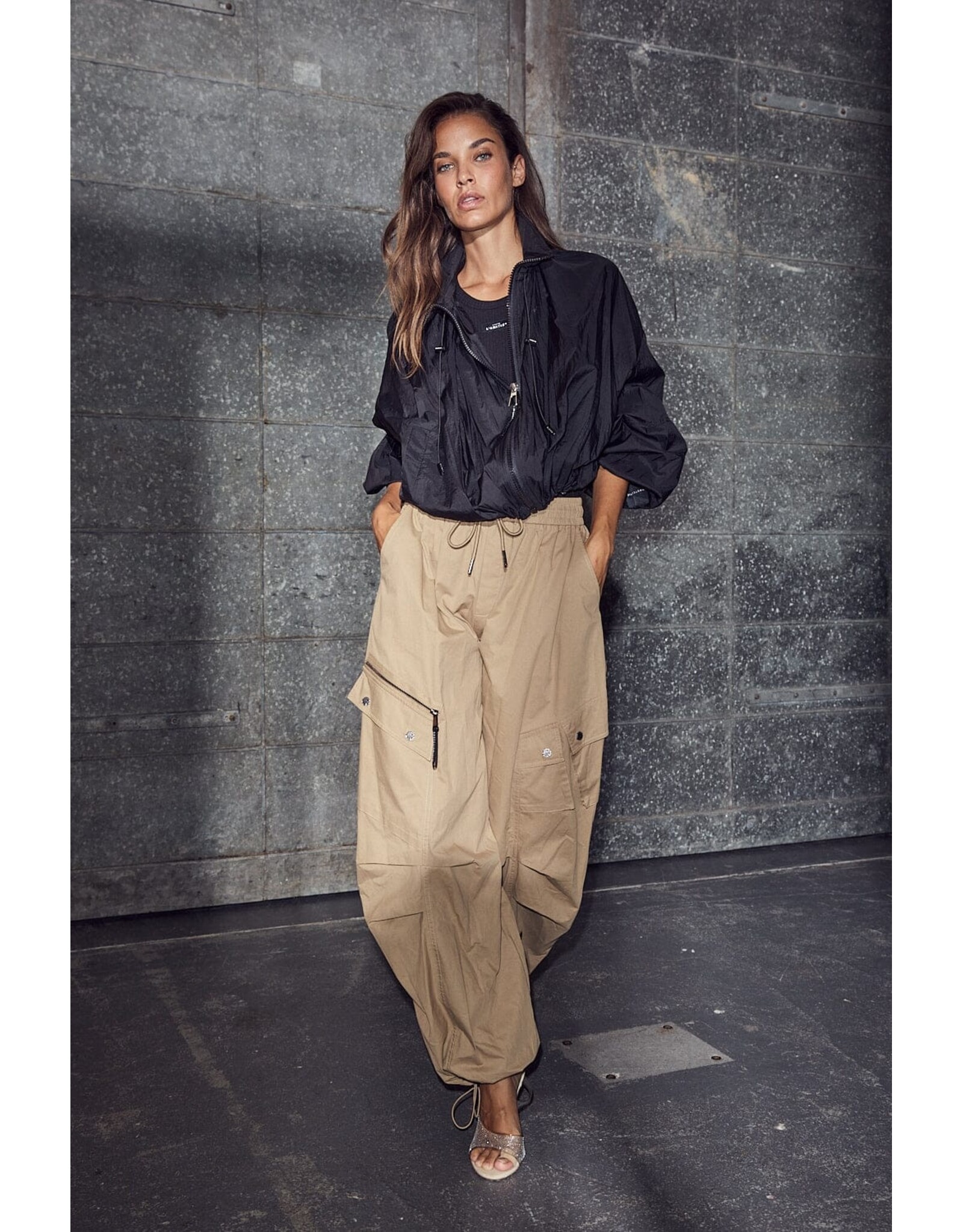 Haute L'amitié Air Zipp Tall Pant- Walnut