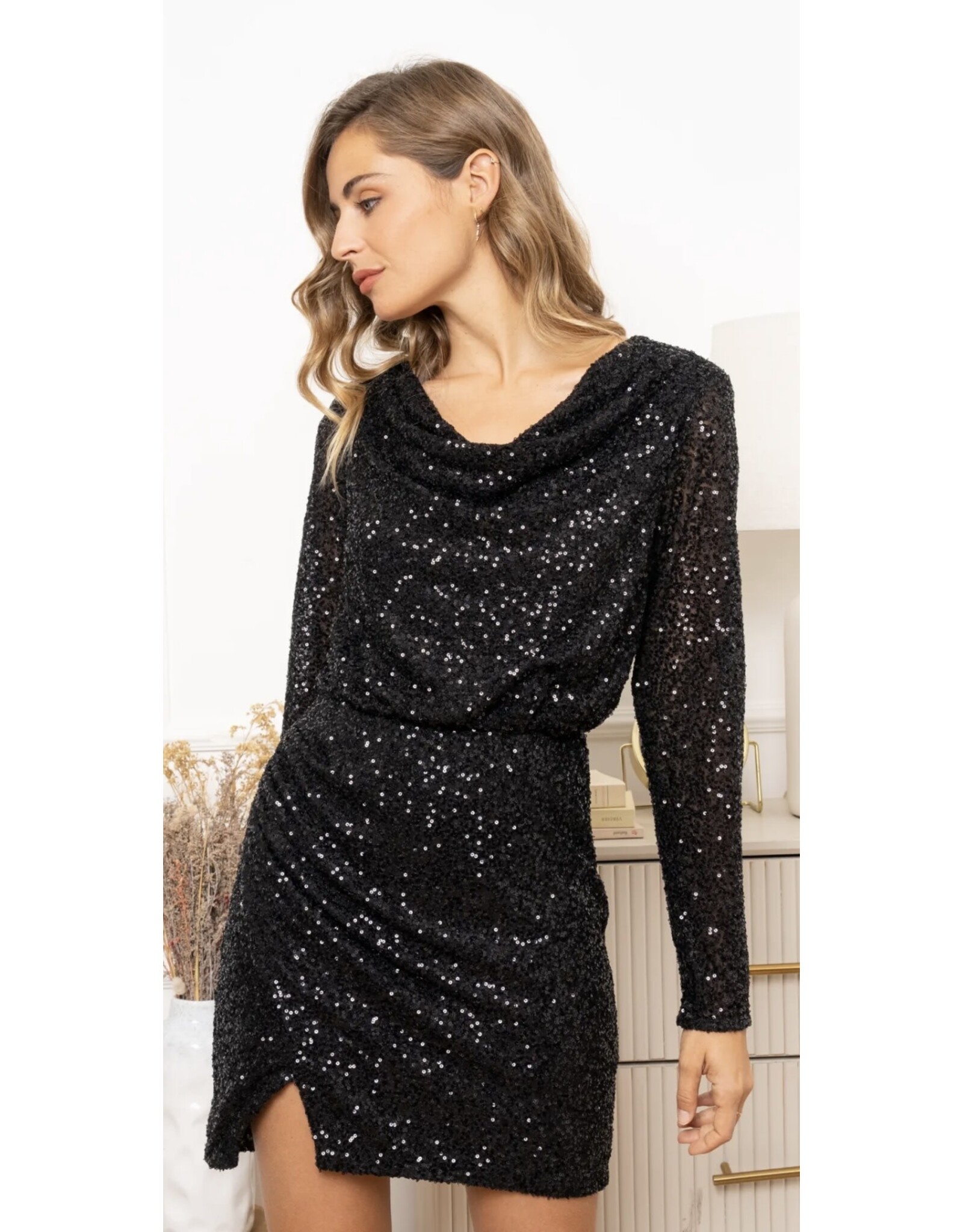 Kleed zwart met paillettes