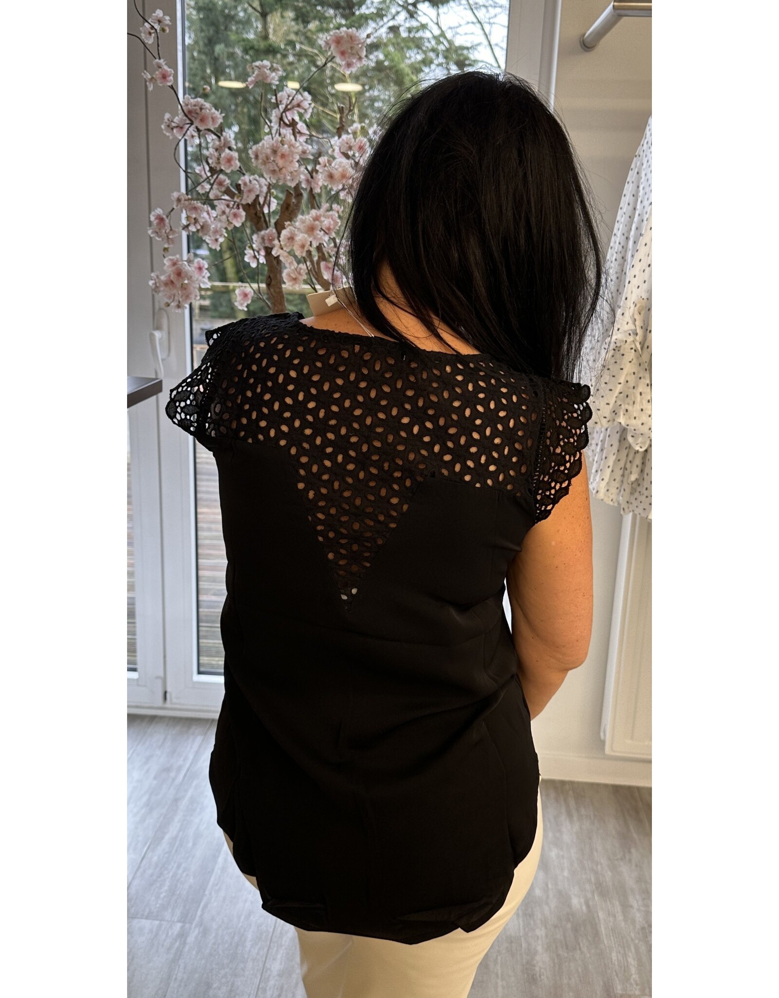 Brussel Top zwart met broderie