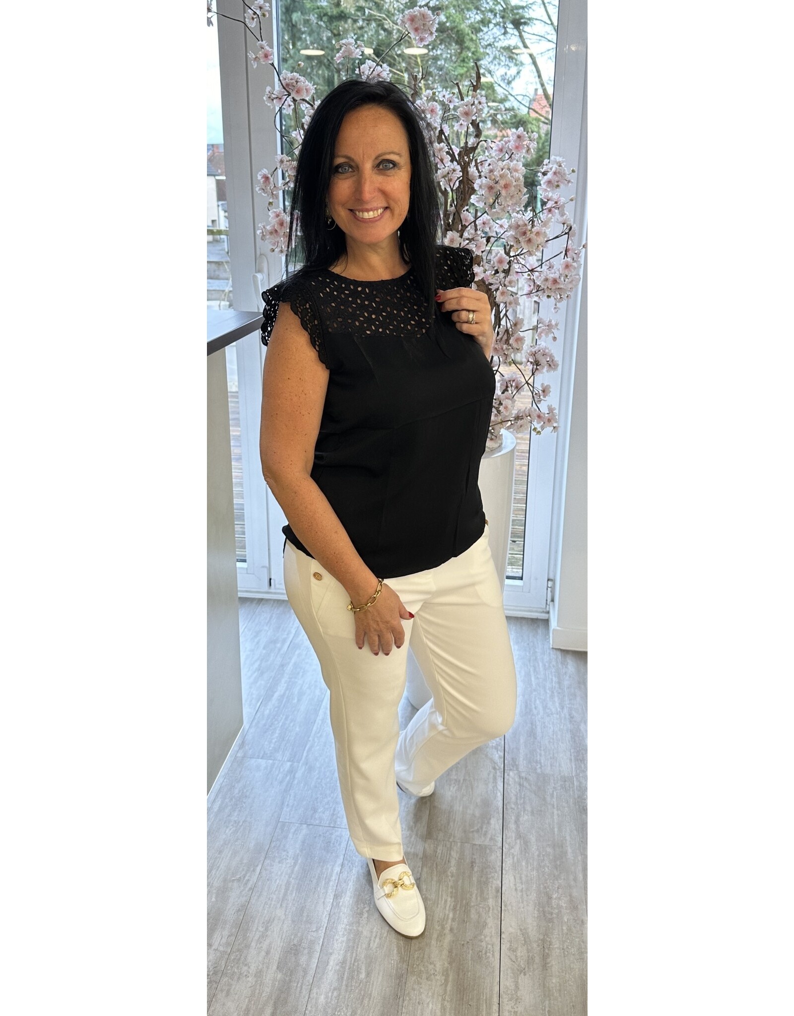 Brussel Top zwart met broderie