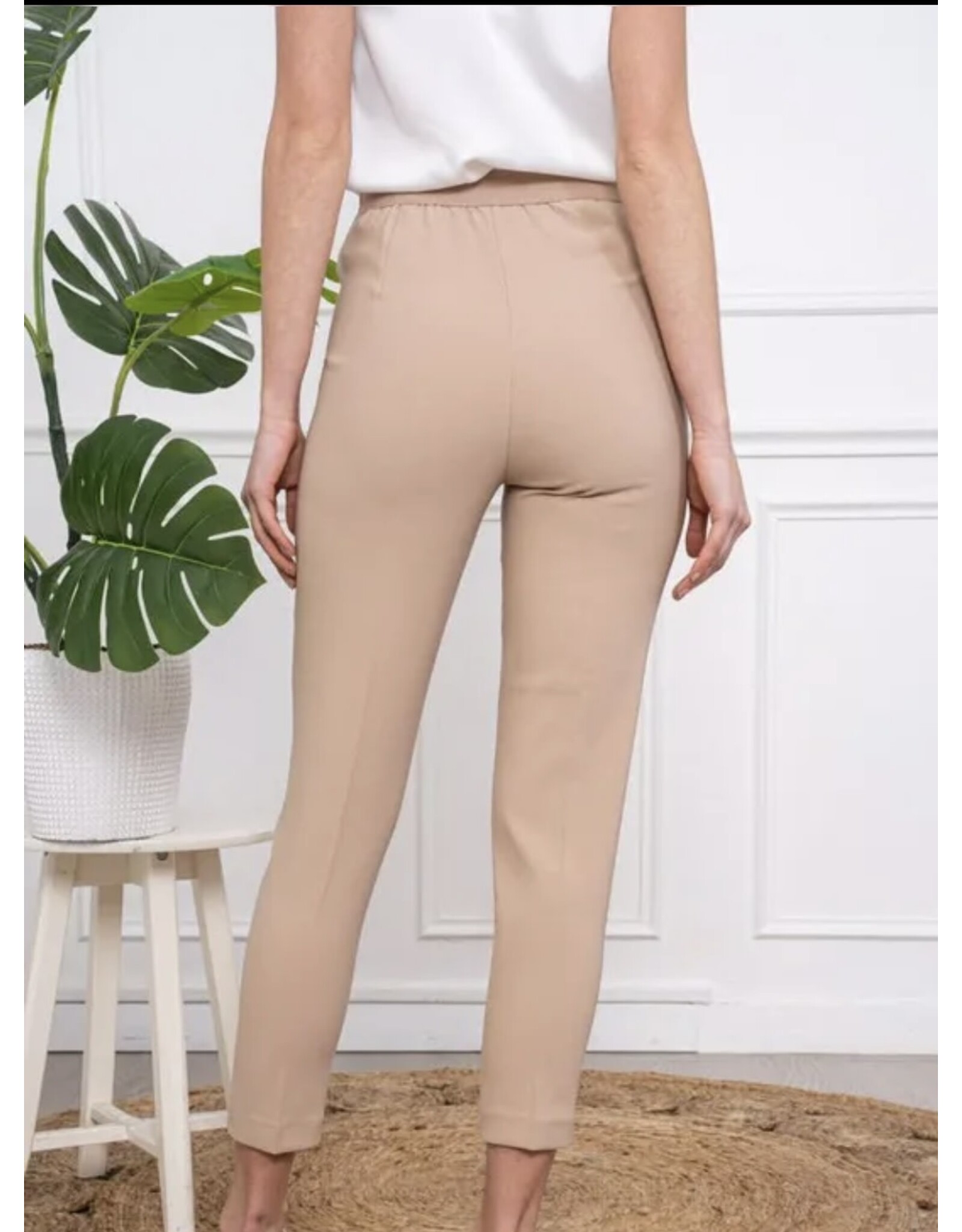 Parijs Trui beige met knoop vooraan