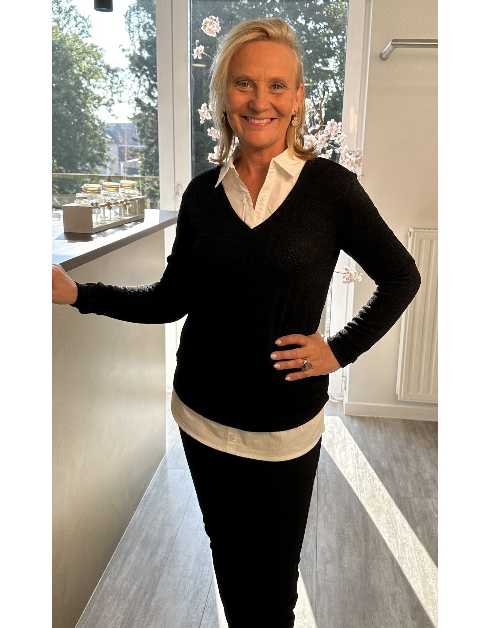 Zeze Trui Rowan met witte bloes