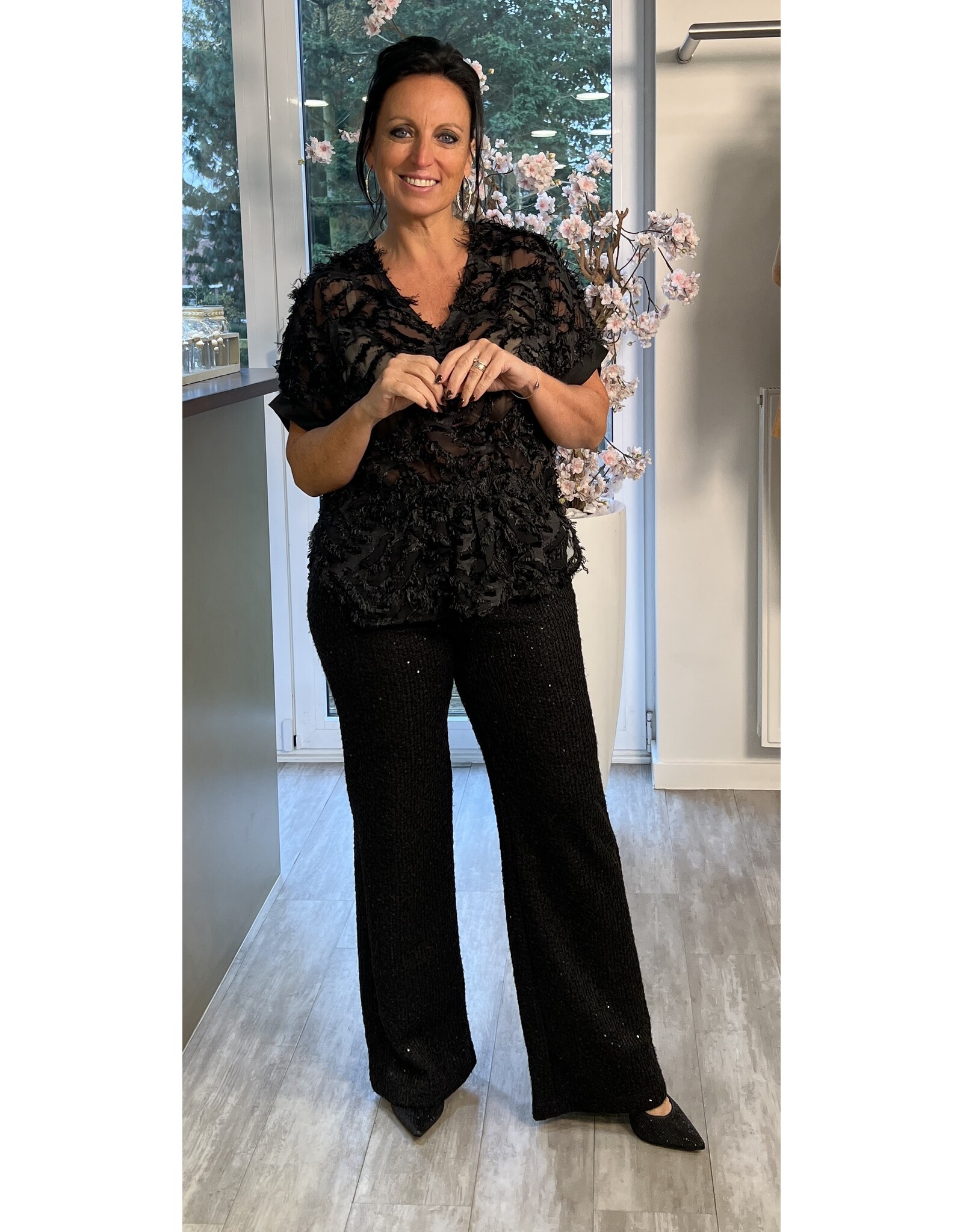 Yest Bloes Kae black