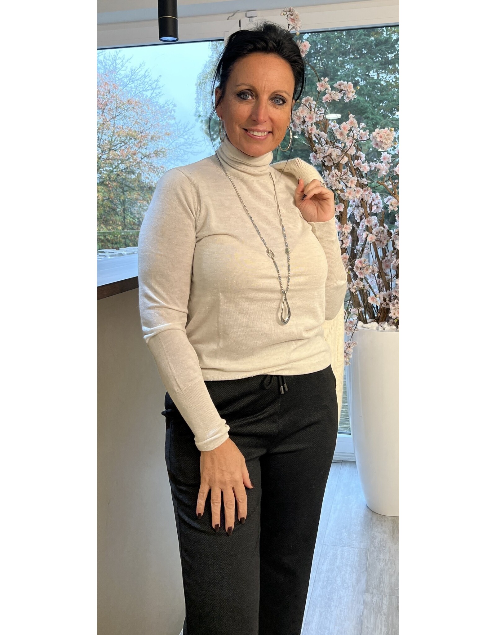 Yest Coltrui Perpetua sandy white