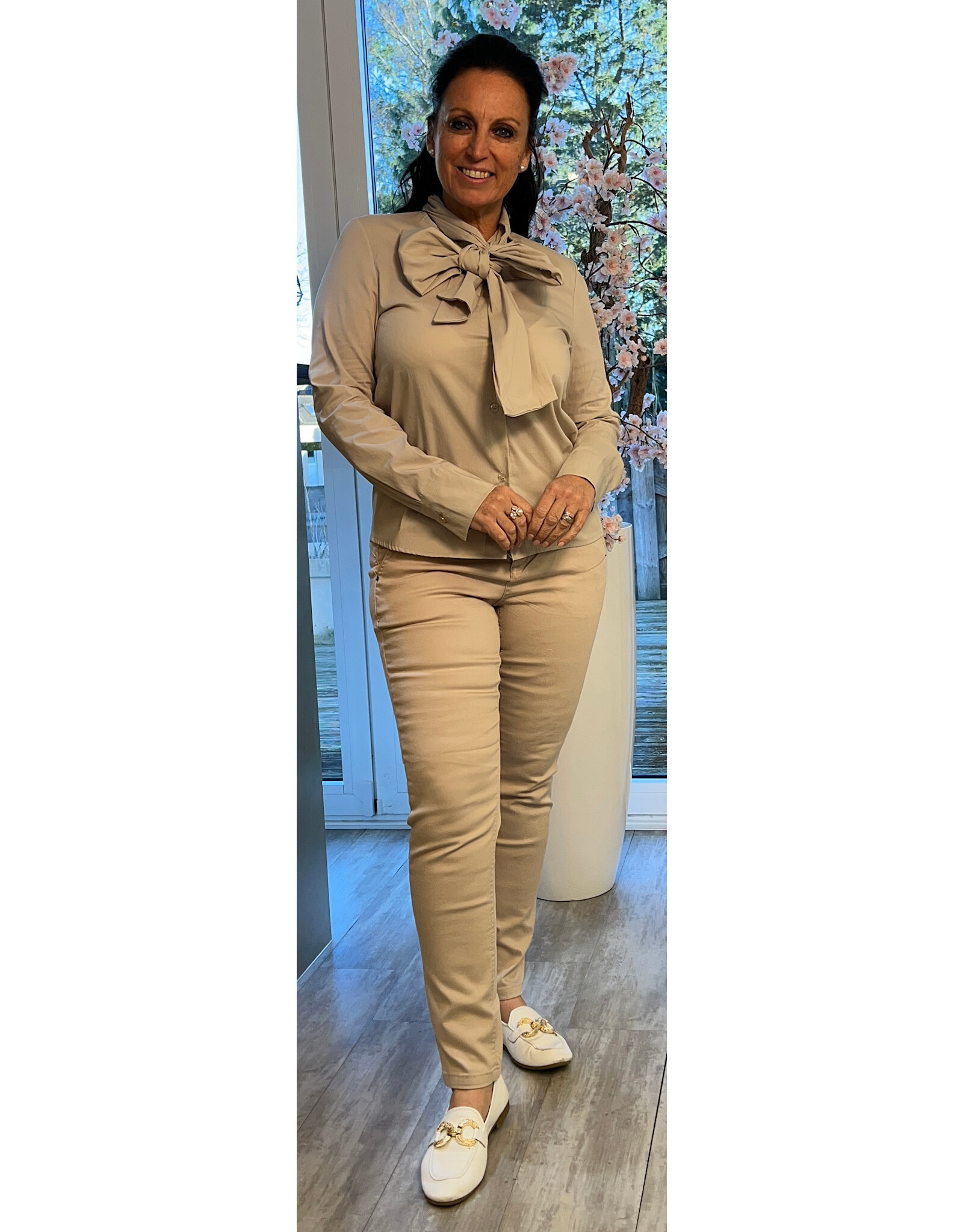 Parijs Bloes issy beige