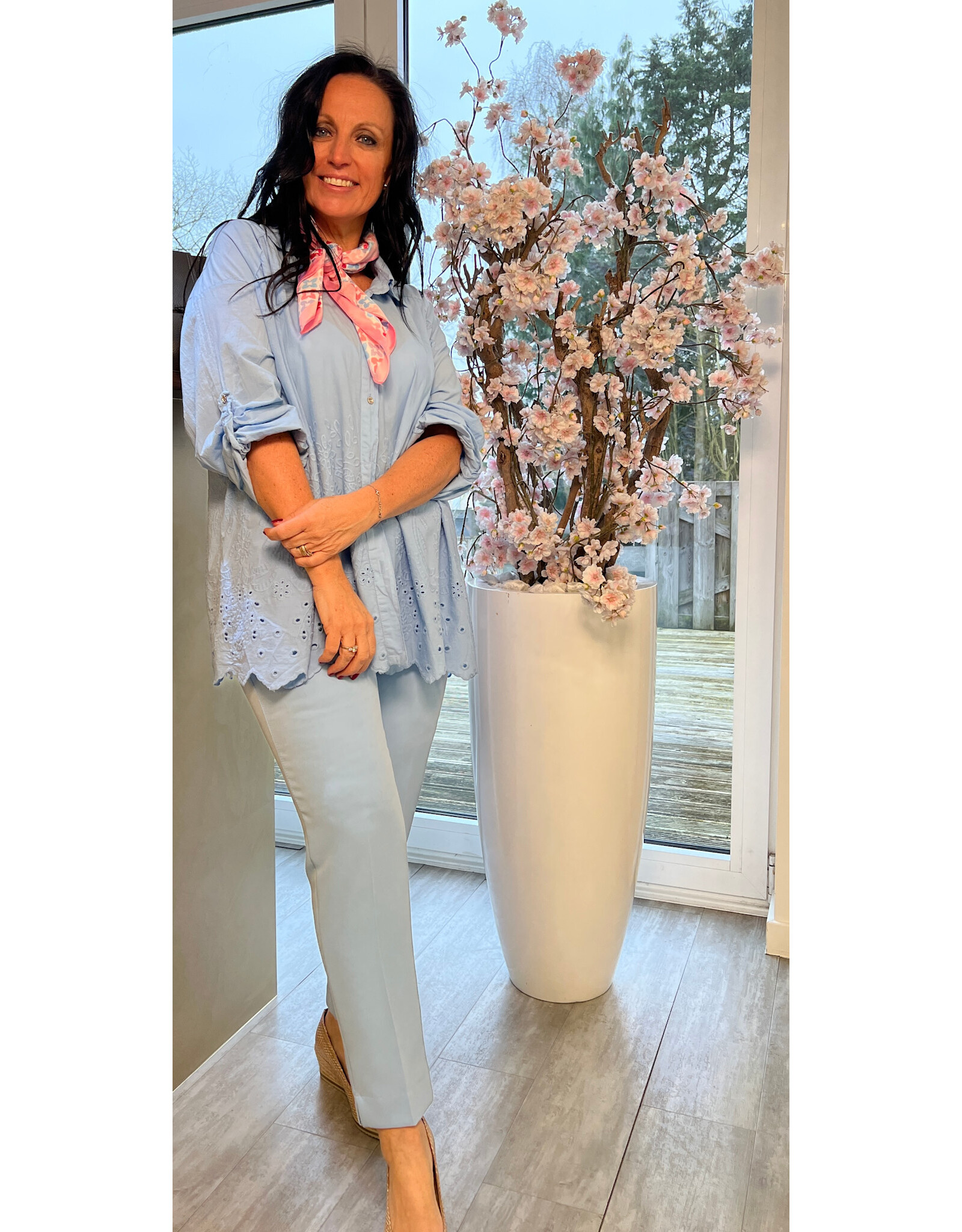 Italie Bloes blauw met broderie