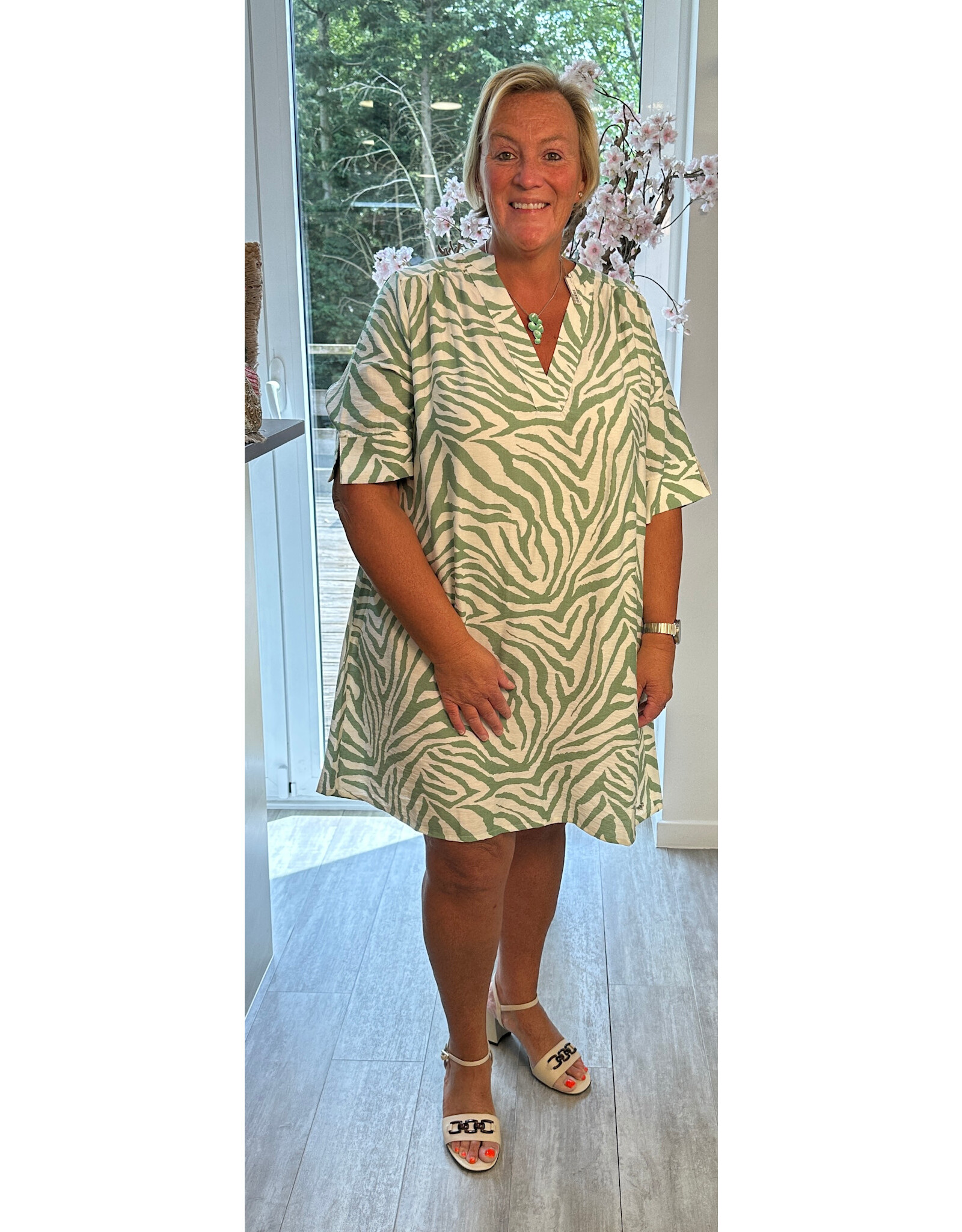 Ivy Beau Bloes Mae off white multi colour