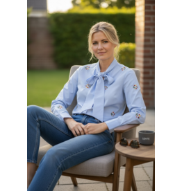 Parijs Bloes Celeste light blue