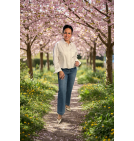 Basic Yest Bloes bea White