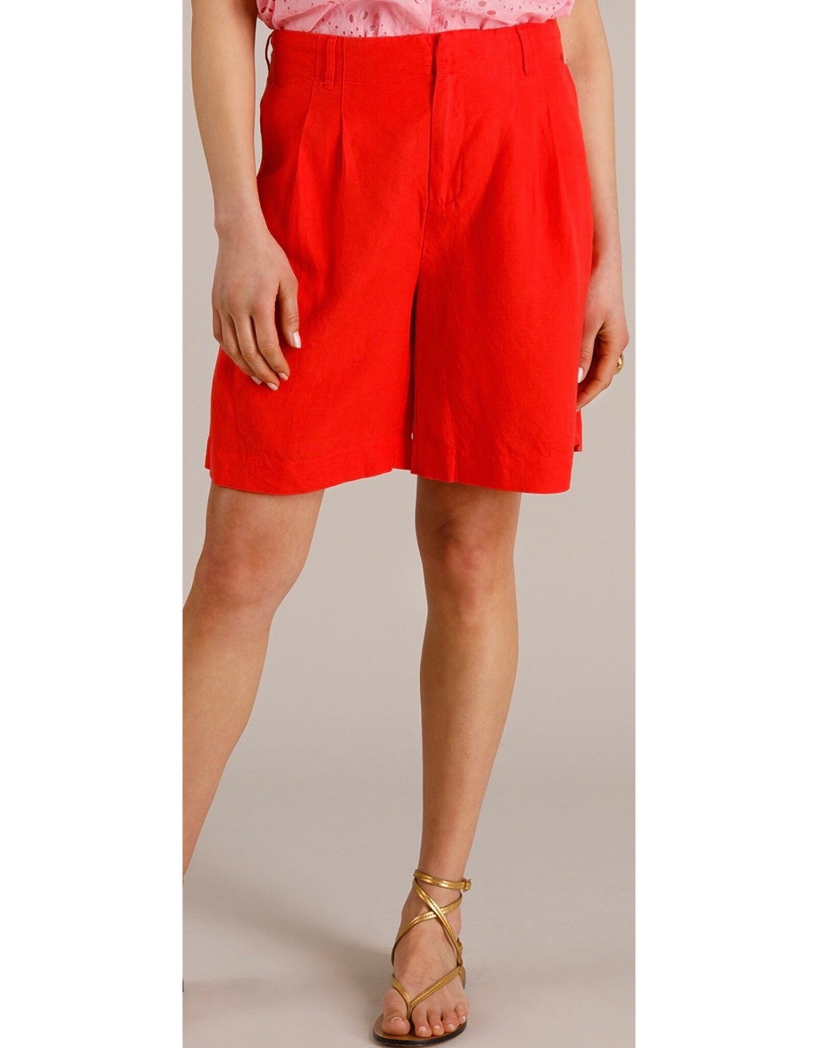 Yest Short mia hot red