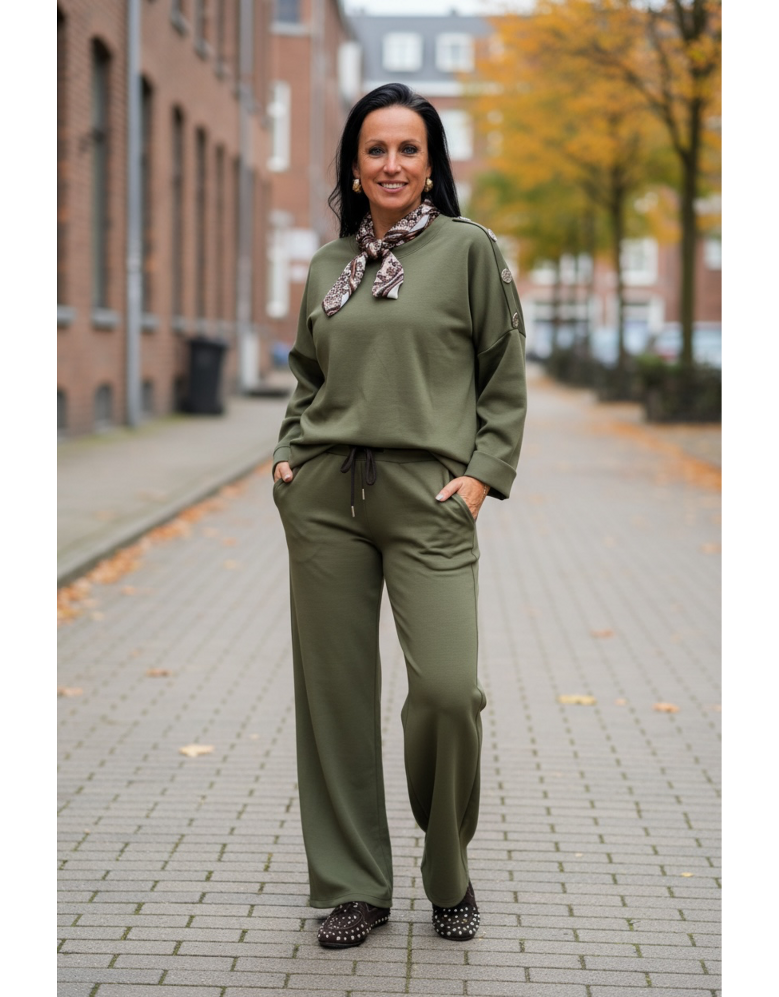 Brussel Huispak kaki met sjaal