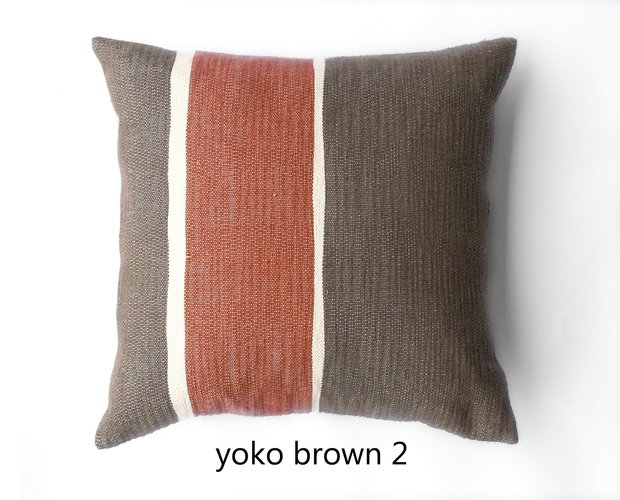 Yoko 2 gestreept kussen