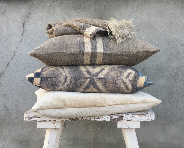 Puck cushion cover 50/50  linen and silk