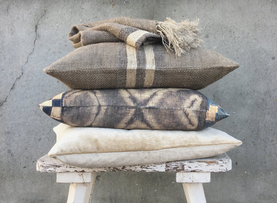 Puck cushion cover 50/50 linen and silk