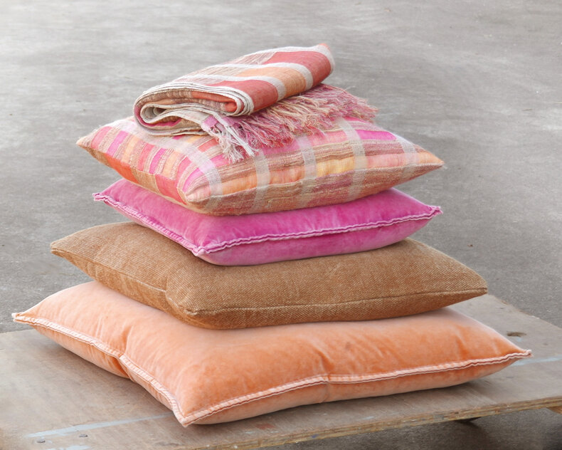 Kussen Sienna Warm Orange 50x50 cm – Handgeweven Linnen & Zijde Kussenhoes in Warm Oranje en Tabak Bruin met Dubbelzijdig Blokpatroon