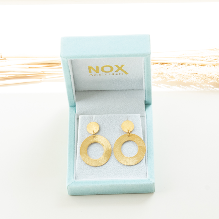 NOX Amsterdam NOX single round mat gouden oorbellen