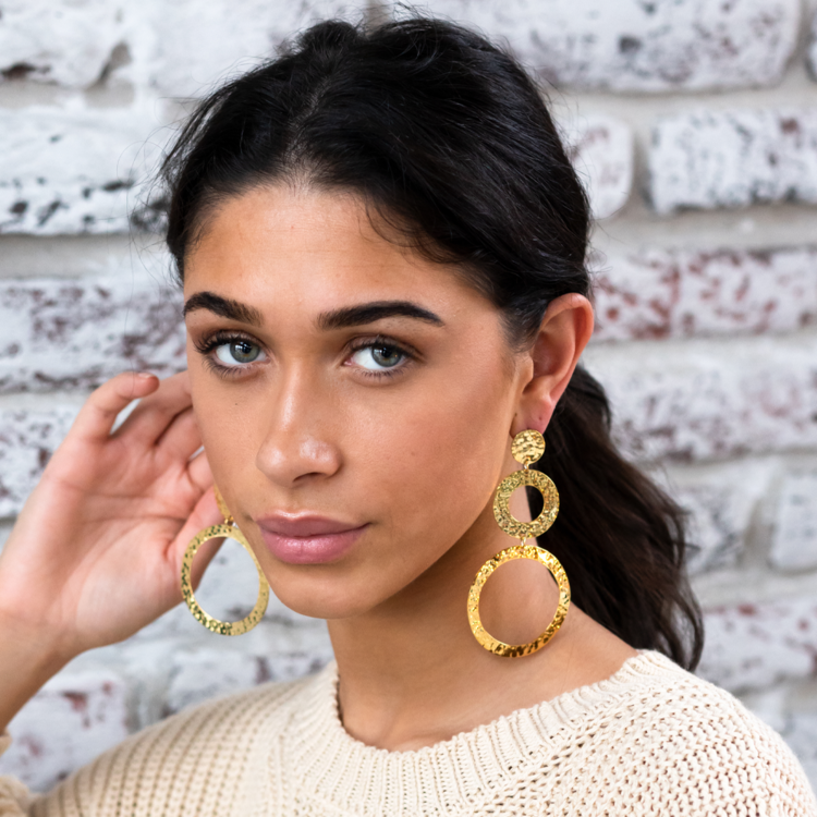 NOX Amsterdam NOX big statement gehamerde gouden oorbellen