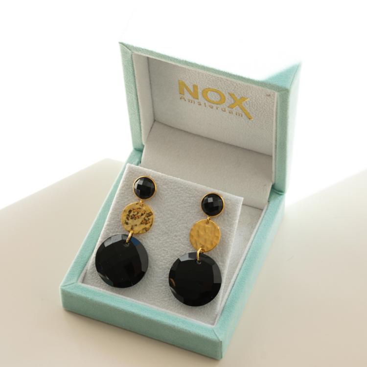 NOX Amsterdam NOX colored statement donker fuchsia oorbellen