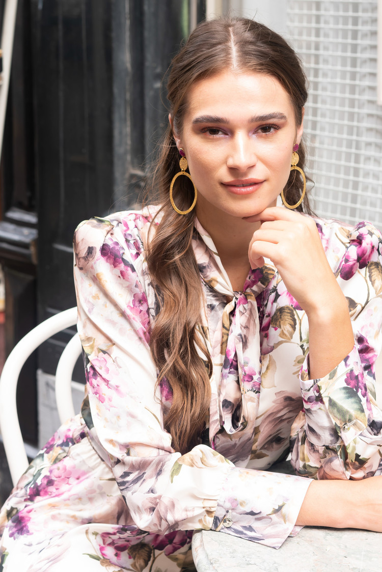 NOX Amsterdam NOX colored statement fuchsia gehamerde oorbellen