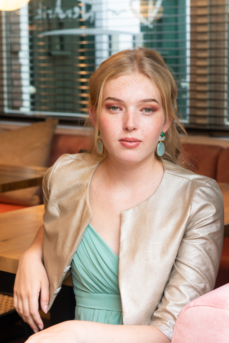 NOX Amsterdam NOX just impressive oval amazoniet, wit & smaragd groene oorbellen