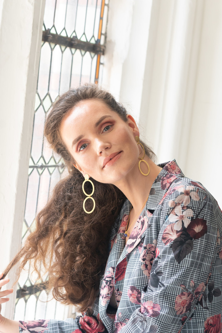 NOX Amsterdam NOX golden double oval hammered earrings