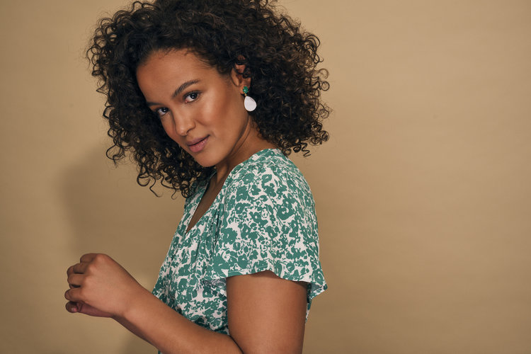 NOX Amsterdam NOX little drop mother of pearl treasure emerald green earrings