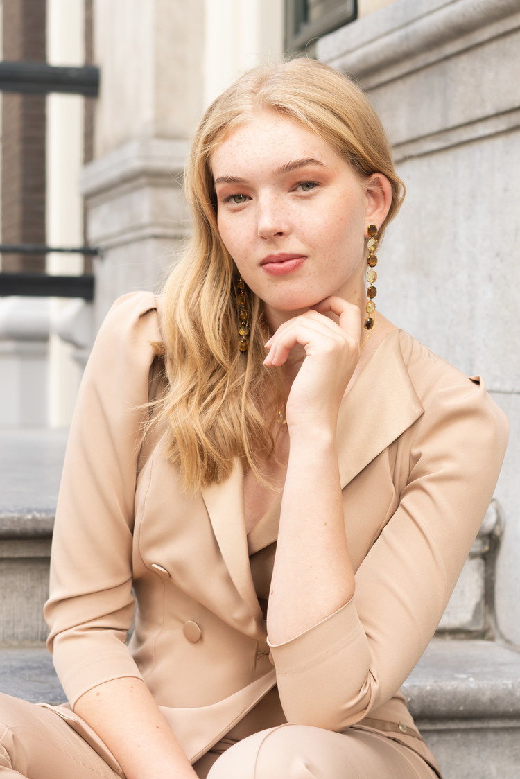 NOX Amsterdam NOX multicolor tijgeroog & geel gouden oorbellen