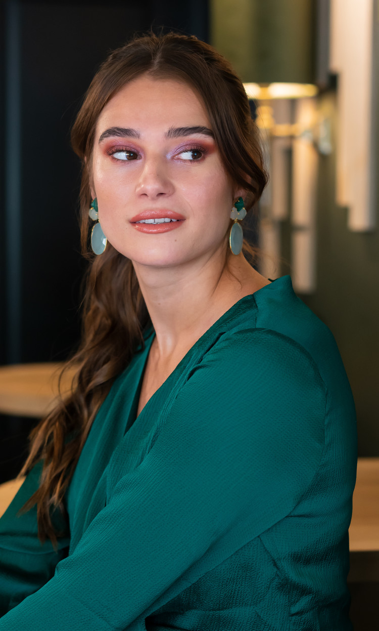 NOX Amsterdam NOX just impressive oval amazoniet, wit & smaragd groene oorbellen