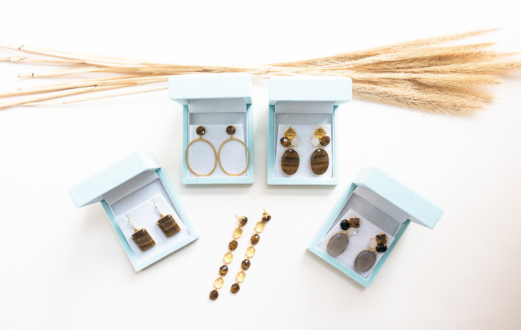 NOX Amsterdam NOX multicolor tijgeroog & geel gouden oorbellen