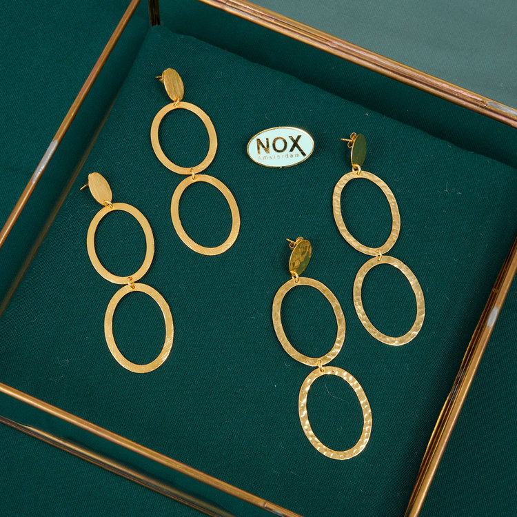 NOX Amsterdam NOX golden double oval hammered earrings