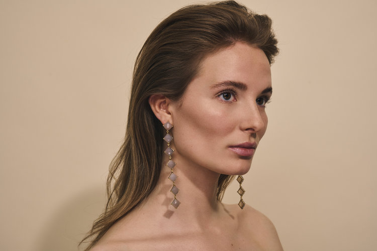 NOX Amsterdam NOX diamondfall 7 stones grijs chalcedoon oorbellen