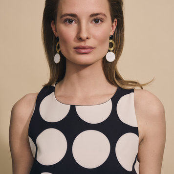 NOX Amsterdam Big double round mother of pearl black earrings