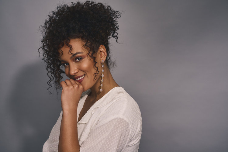 NOX Amsterdam NOX diamondfall 7 stones grijs chalcedoon oorbellen