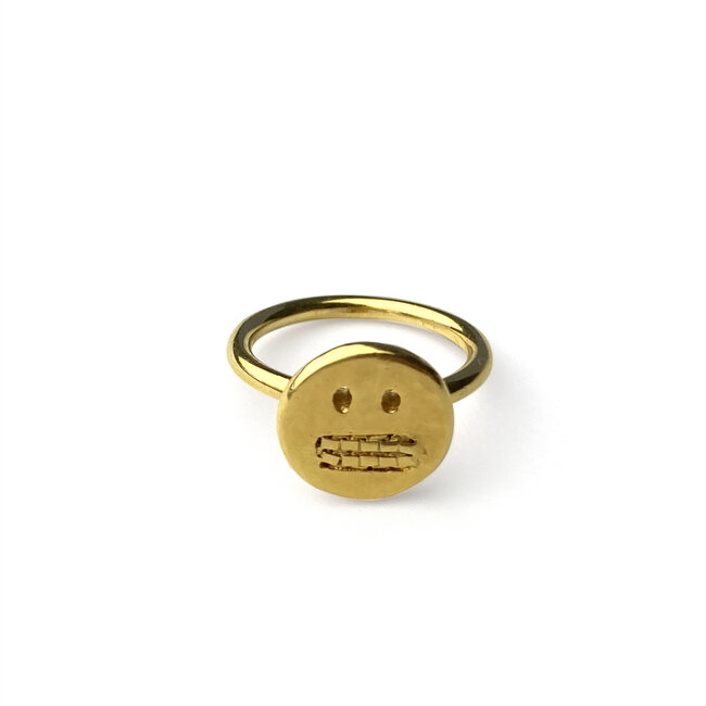 Martine Viergever Ring the Grimace goldplated