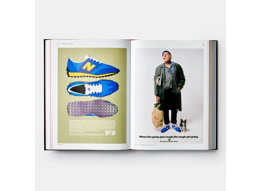 Tafelboek Soled Out: The Golden Age of Sneaker Advertising + Boekenstandaard Zwart