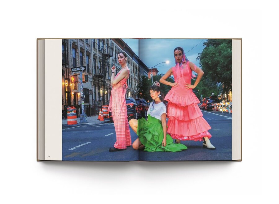 New York. In Fashion + Boekenstandaard Transparant