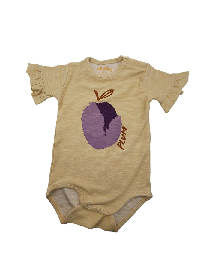 Soft Gallery Baby Body gelb mit Pflaumen Print