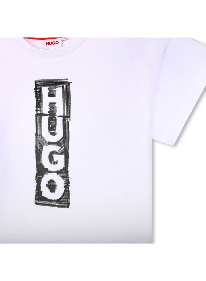 HUGO Kinder kurzarm T-Shirt in weiß mit Logo Druck aus Biobaumwolle