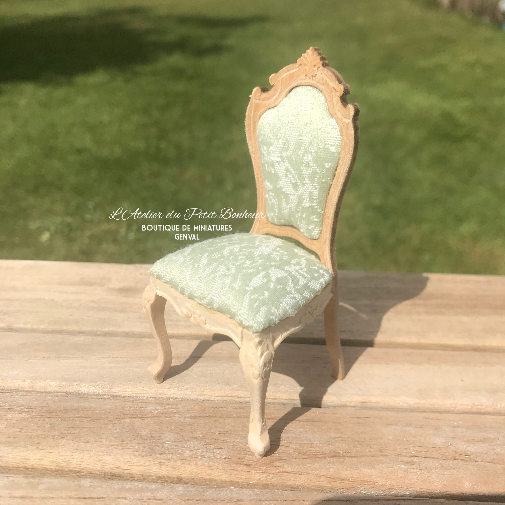 Chaise sculptée - Petit Bonheur