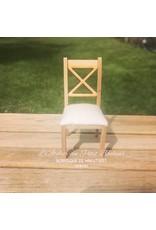 Chaise droite dos en X miniature 1:12