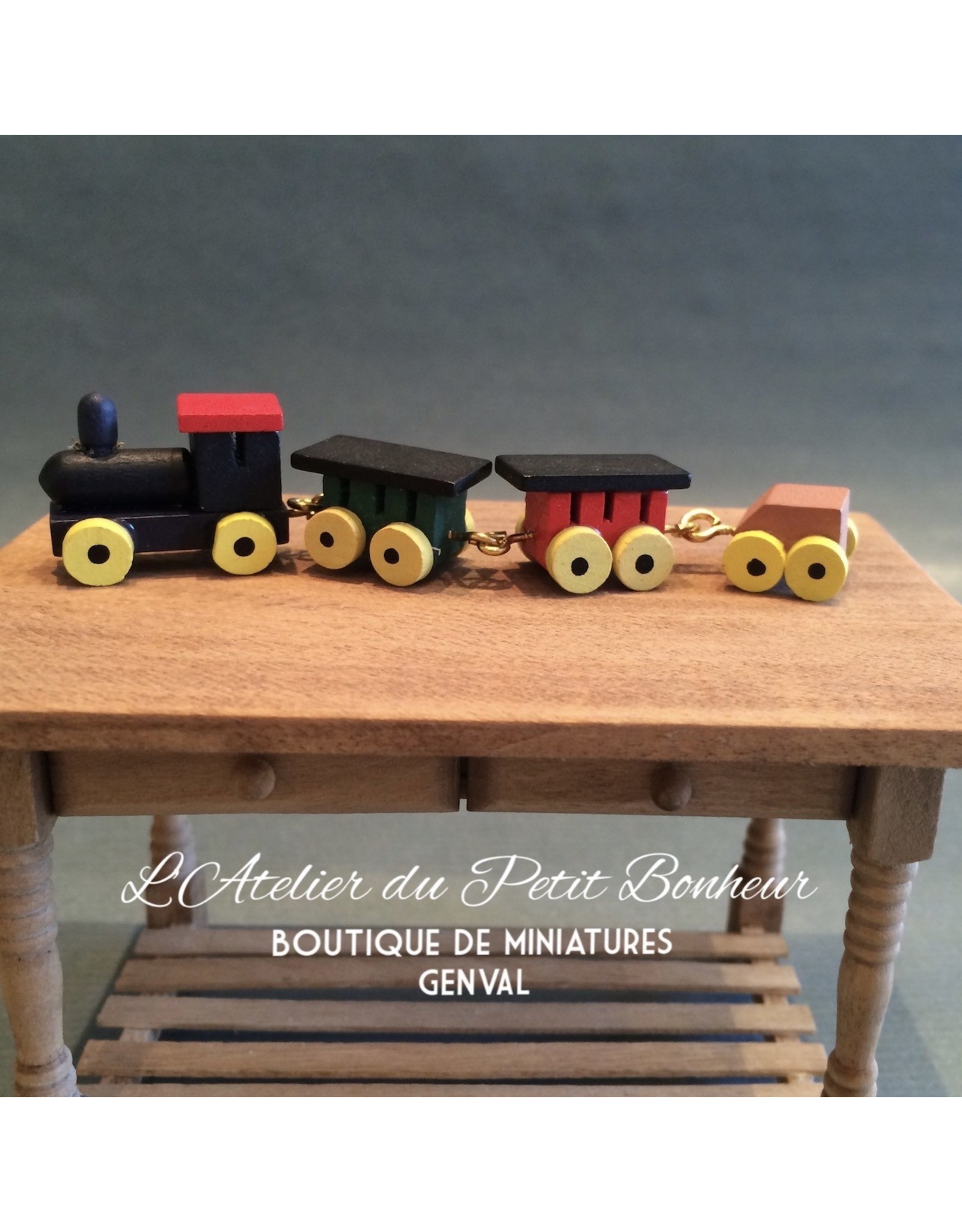 Petit train bois peint miniature 1:12