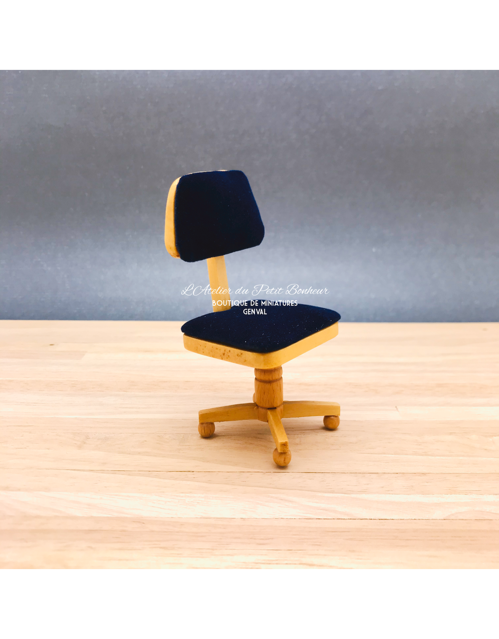 Chaise de bureau vernie à roulettes miniature 1:12