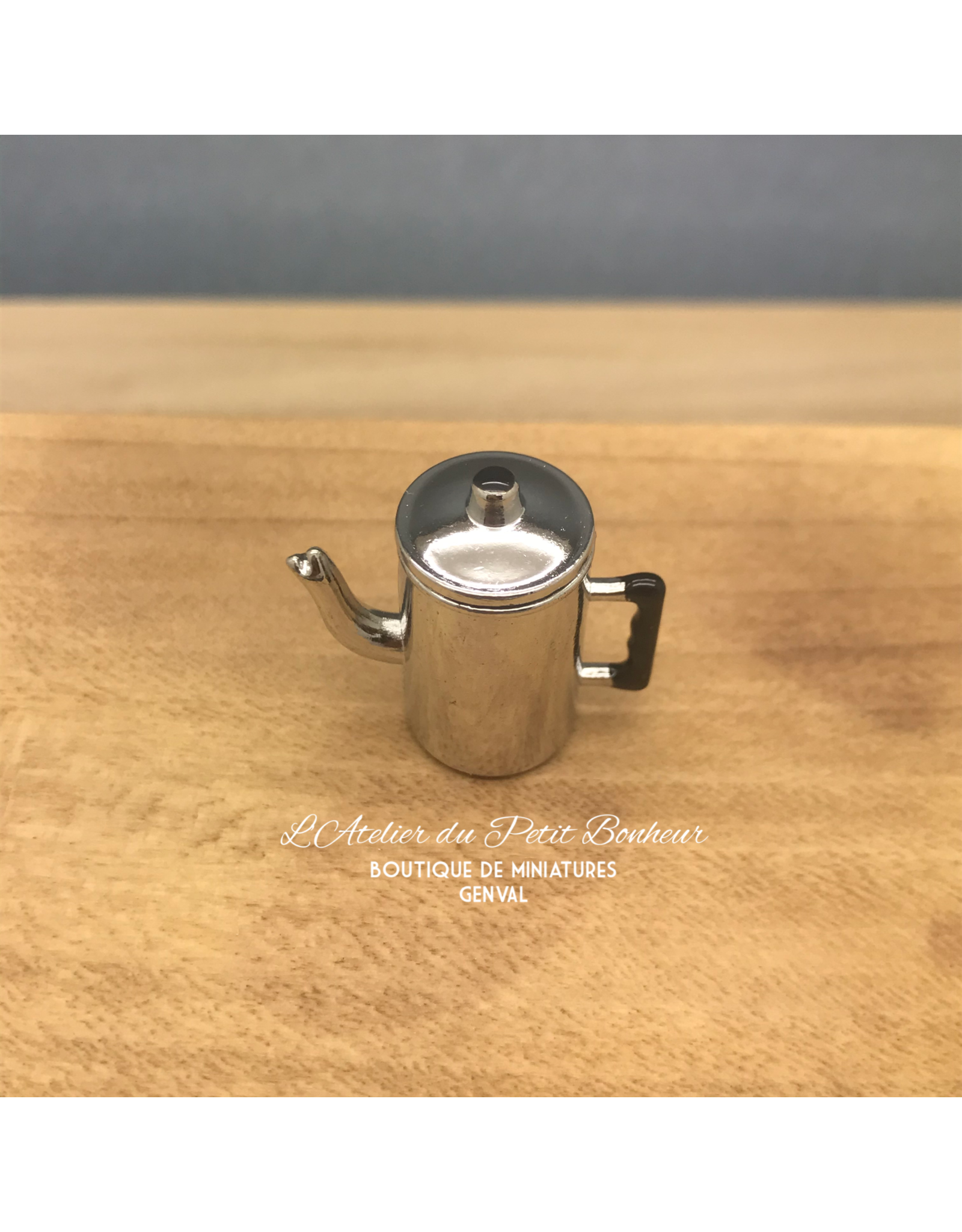 Cafetière en métal miniature 1:12