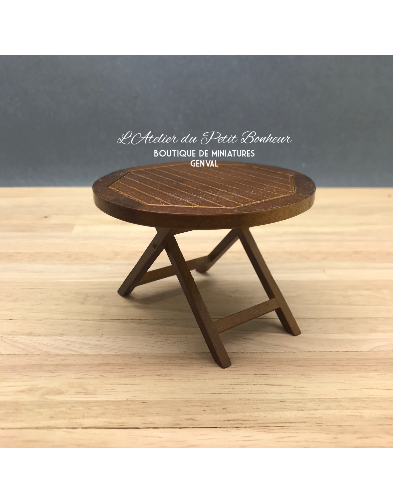 Table de jardin noyer miniature 1:12
