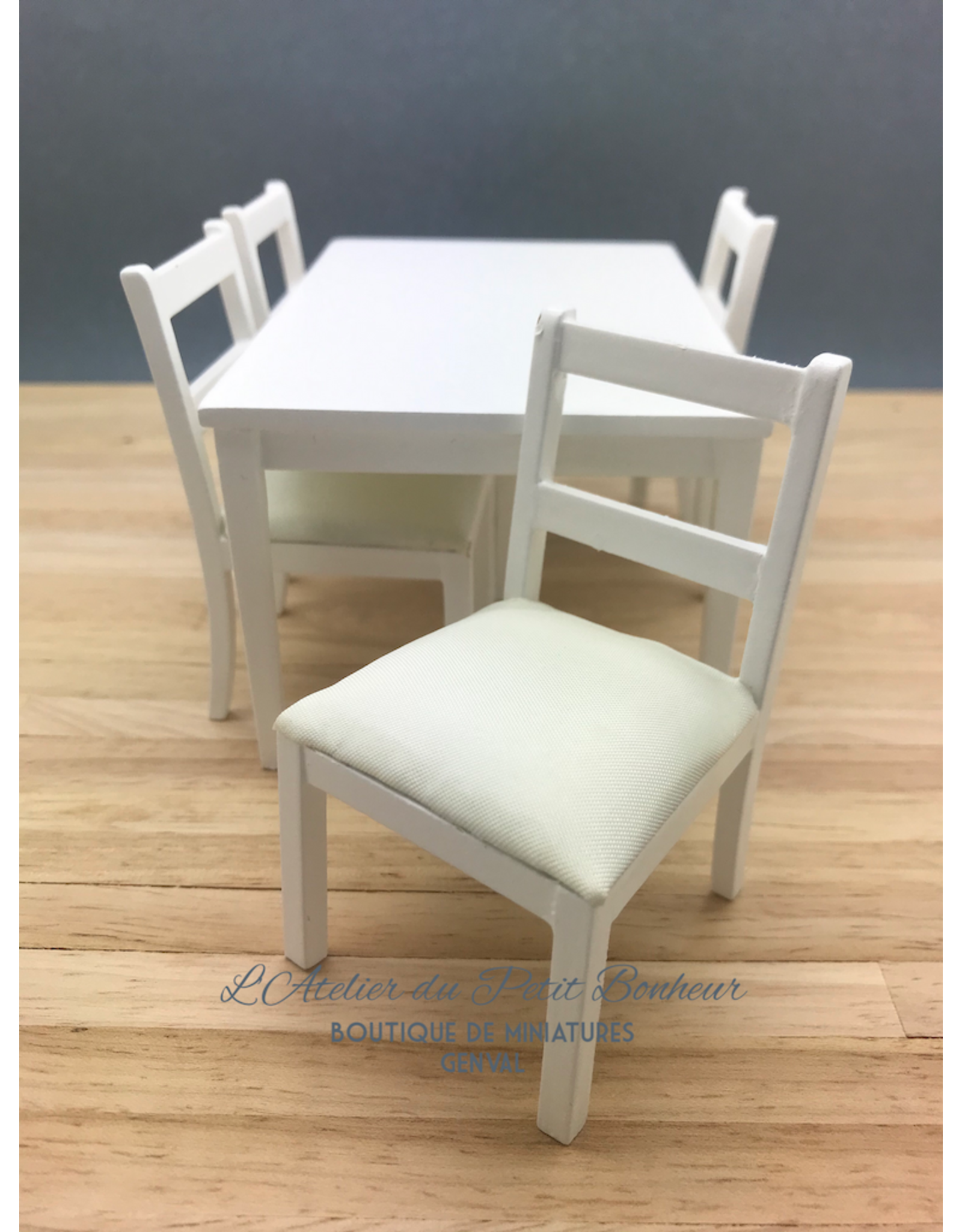 Table blanche moderne & 4 chaises miniatures 1:12