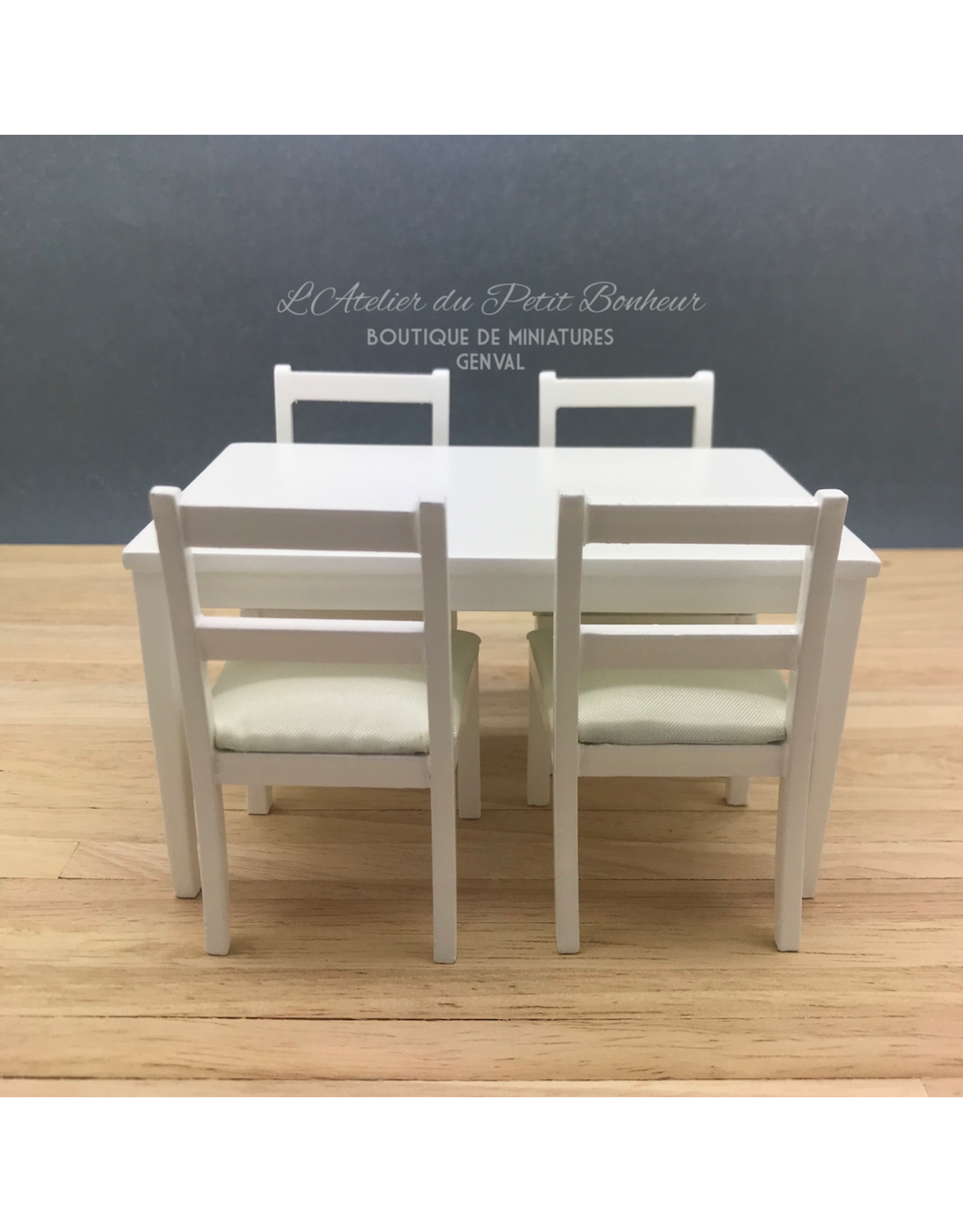 Table blanche moderne & 4 chaises miniatures 1:12